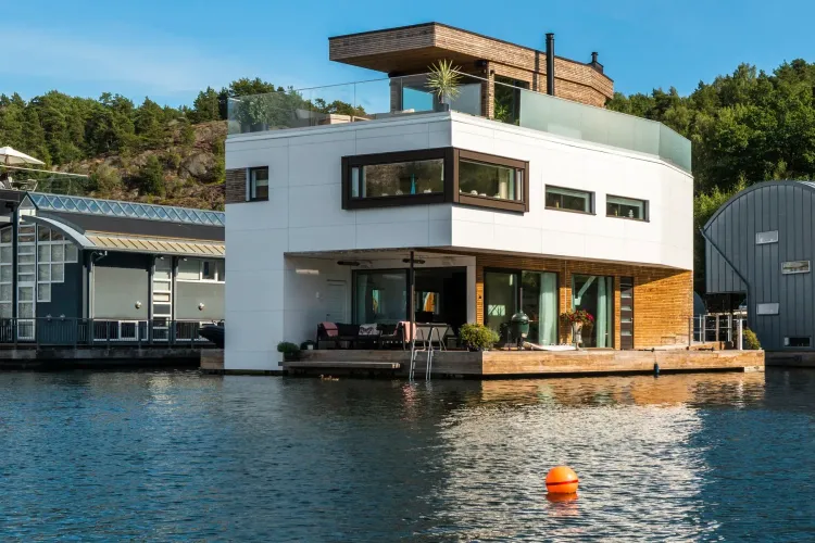 Boutique Floating Hotels & Water Villas image 3