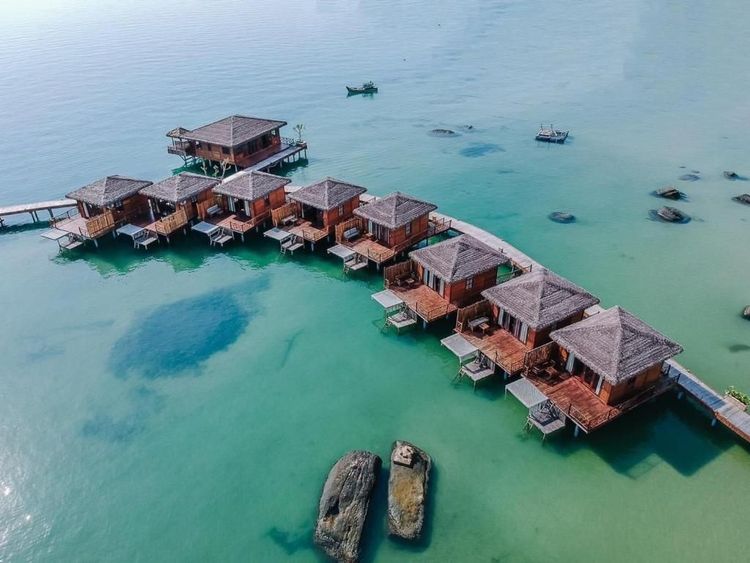 Boutique Floating Hotels & Water Villas image 1