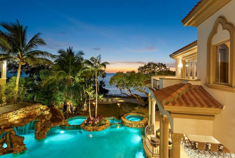 Tropical Boutique Homes & Beachfront Escapes image 1