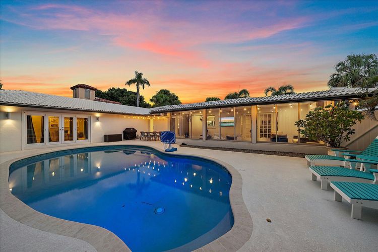 Private Pool Hotels & Luxury Villas image 2